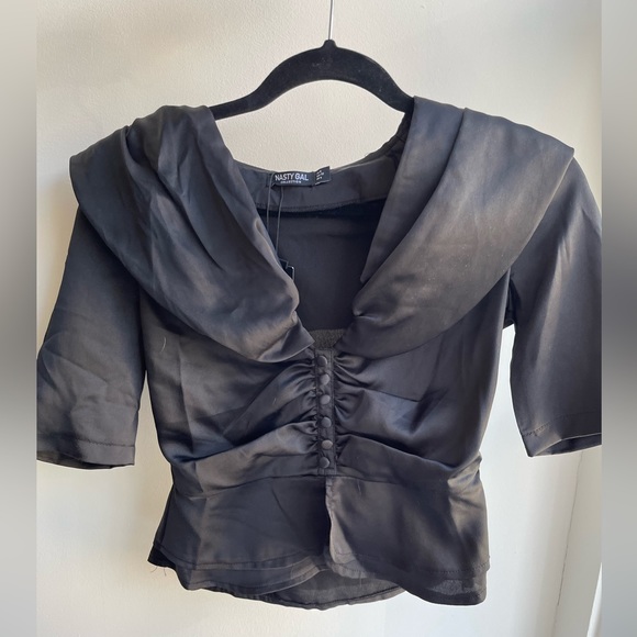 Corporate girl NASTY GAL BLACK DRAPE SHOULDER BLOUSE NWT - Picture 1 of 3